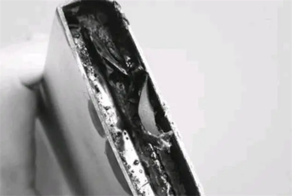 广州地铁上充电宝自燃插图 广州地铁上充电宝自燃