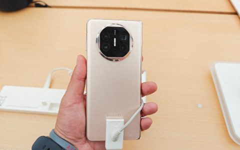 华为Mate60与苹果15 Pro Max：全新旗舰手机大对比！