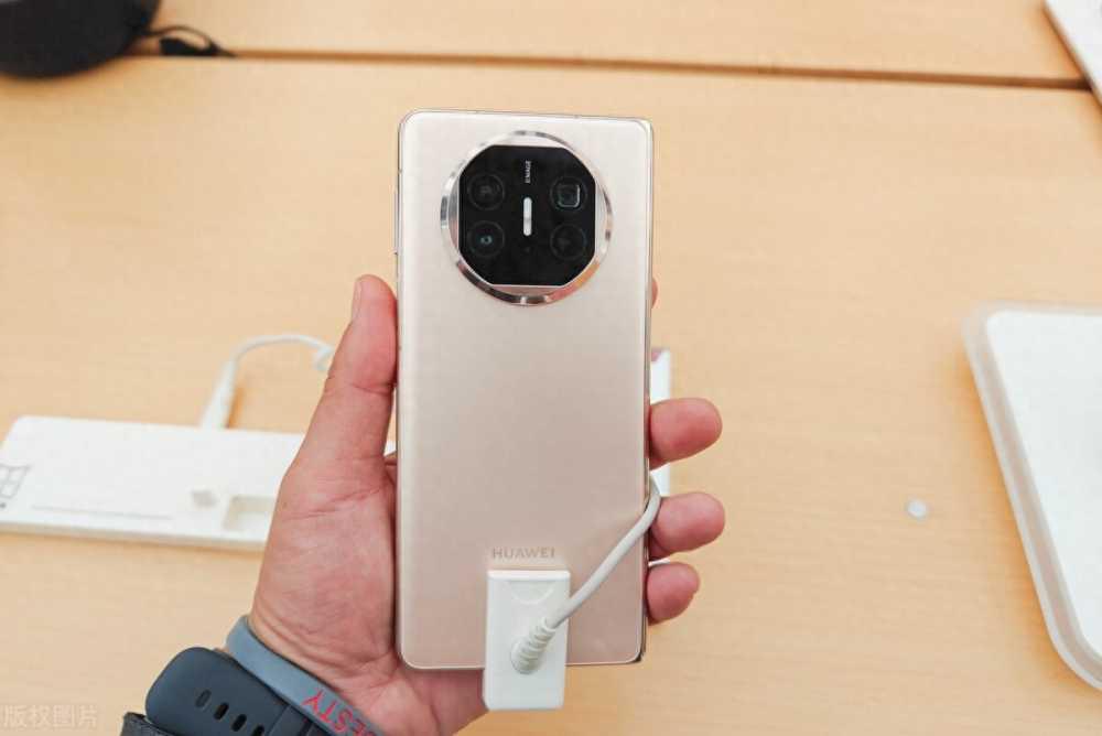 华为Mate60与苹果15 Pro Max：全新旗舰手机大对比！