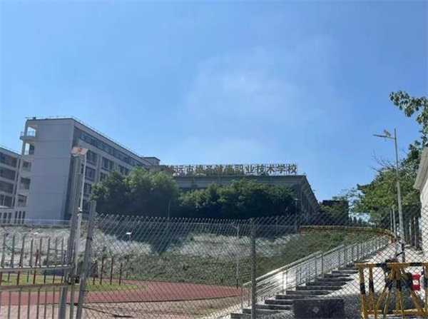 广东一学校近700名学生集体退学 退学原因大公开