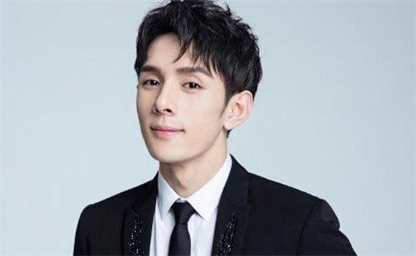 大杨哥怒批李佳琦挟持商家 李佳琦如今现状