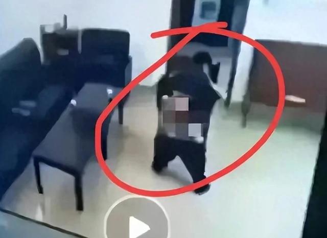 山东妇女主任摘口罩真容曝光，网友：这真不能怪书记