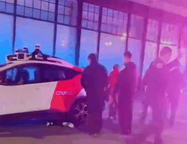 撞人、交通堵塞引争议！通用Cruise决定暂停所有无人驾驶业务