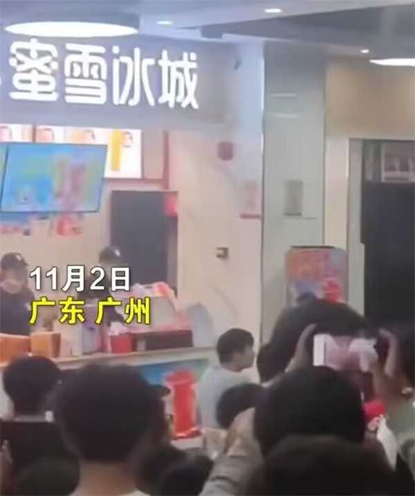 蜜雪冰城回应店员被指歧视大专生 ：存在被恶意造谣的可能警方已介入