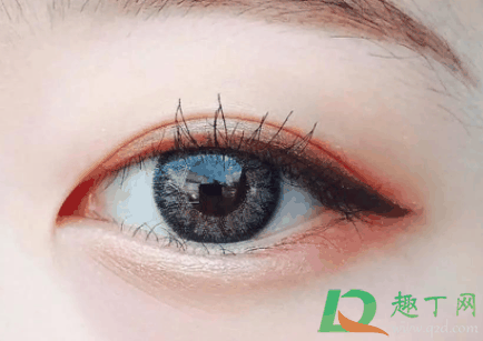 为什么下眼睑有一个小洞3