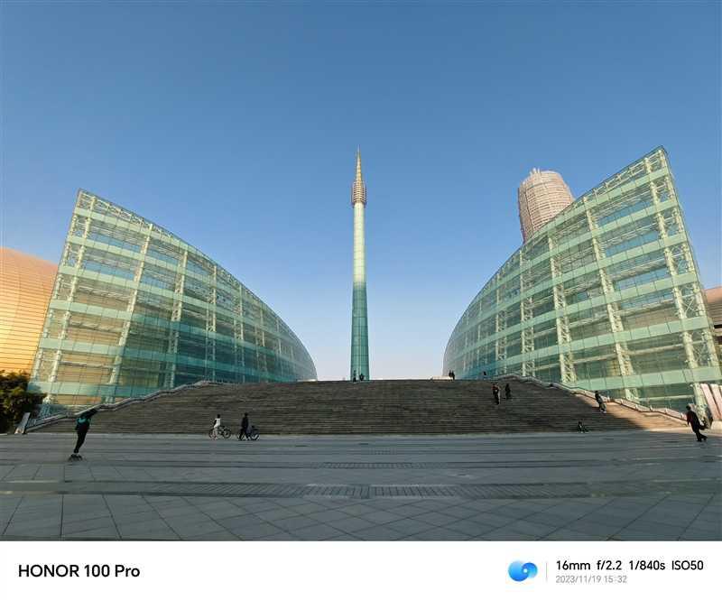 荣耀第一款“百分”旗舰！荣耀100 Pro评测：全球首发绿洲护眼屏 护眼就在亮屏的那一刻开始