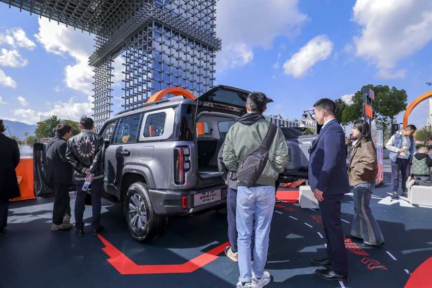 硬派潮玩显眼包 全新BJ40城市猎人版亮相昆明插图13 硬派潮玩显眼包 全新BJ40城市猎人版亮相昆明