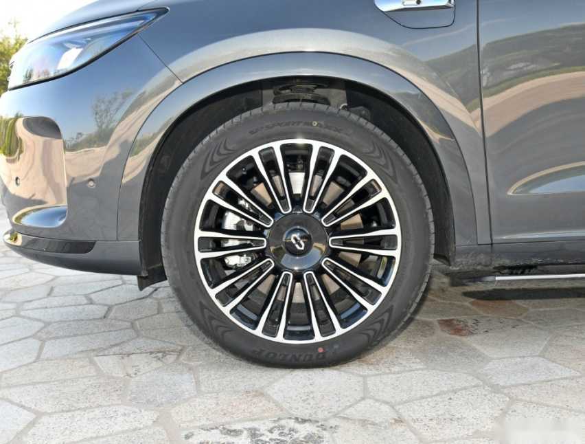 理想L7/L8压力大了，这车5米多长，配6座续航1300km