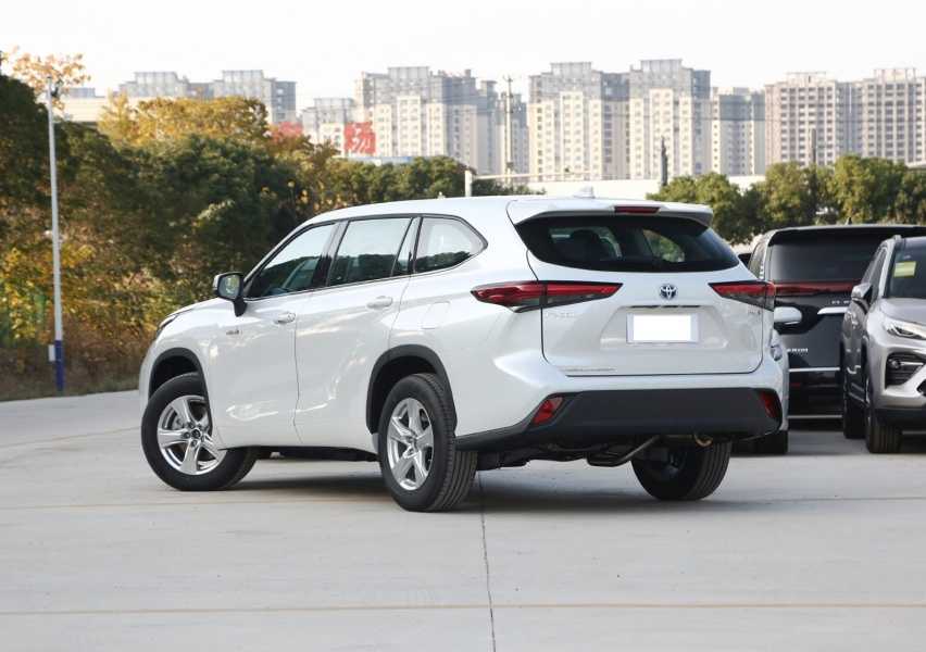 丰田亲民版“霸道”，大七座布局车长接近5米，搭载2.5L双擎+四驱