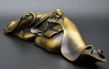 为什么家里摆放黄铜摆件?家里摆放黄铜摆件有啥要注意的插图 为什么家里摆放黄铜摆件1