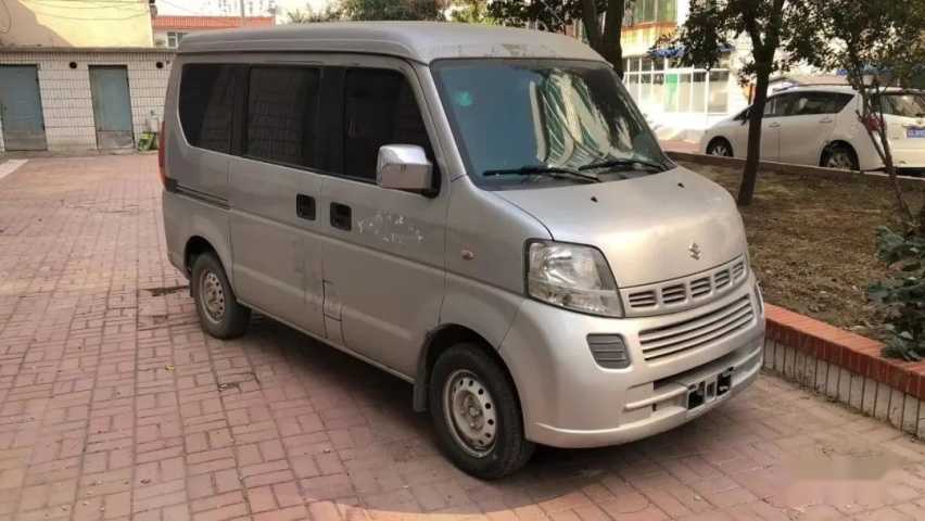 气动避震加持的铃木浪迪，”破面包”也能有豪华感插图3