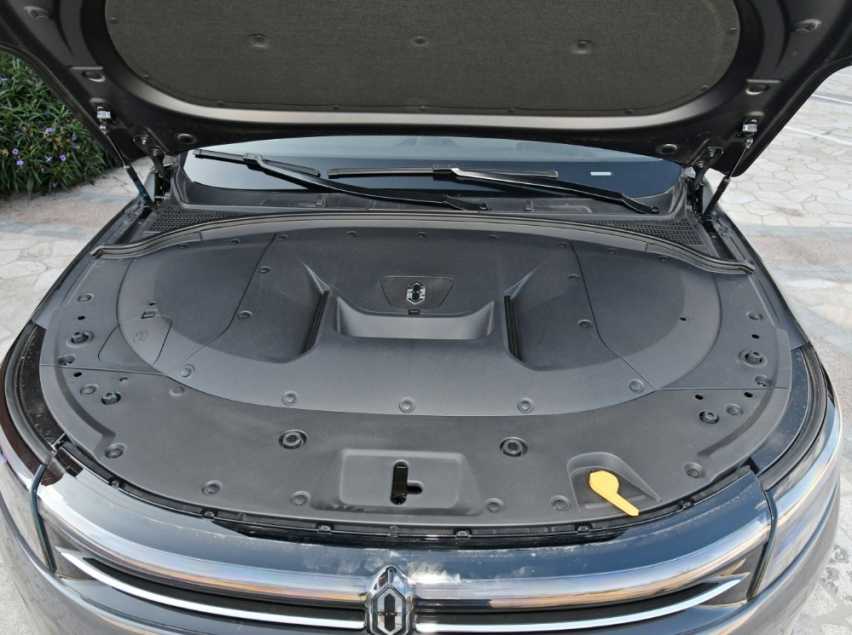 理想L7/L8压力大了，这车5米多长，配6座续航1300km