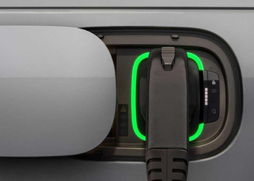 全新尝试/或2024年发布 路虎揽胜纯电动版预告图插图4