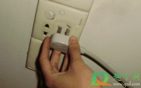 插头拔的时候有火花怎么处理?插座插时有火花正常吗