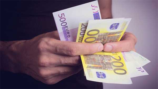 信用卡逾期后如何恢复信用 及时沟通能找到解决方案