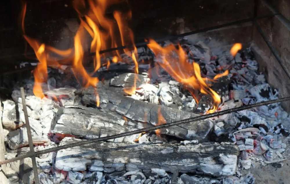 重庆一家四口因烧炭中毒了吗 官方辟谣烧炭中毒是假的插图 重庆一家四口因烧炭中毒了吗