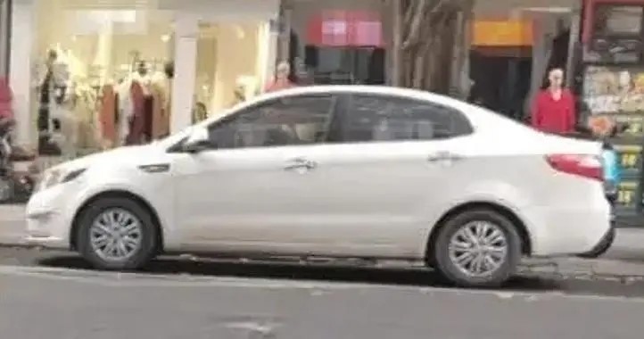 车内有人为何被贴两张缴费单 车内司机已去世插图 车内有人为何被贴两张缴费单