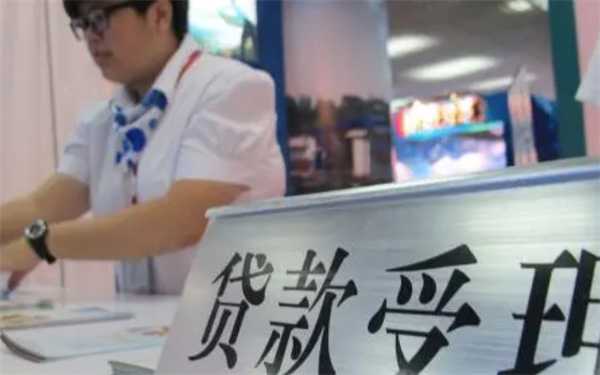 有没有不需要担保人的助学贷款 需要咨询银行