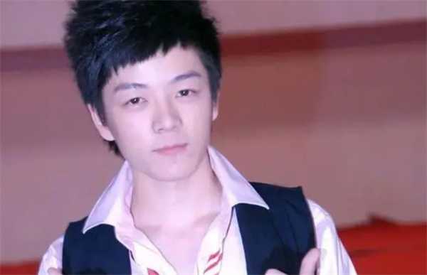 王栎鑫 你口型都对错了