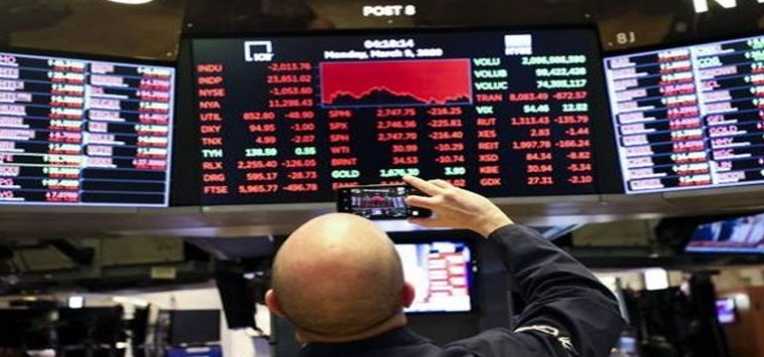 美股三线齐涨扎克伯格 巴菲特怎么做 抛售股票 嗅到什么信号