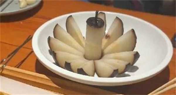 哈尔滨冻梨碰到南方游客变精致了 哈尔滨的冻梨怎么吃