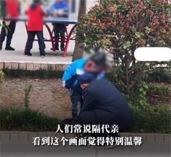 爷爷赶集给娃买裤子拿去学校让试穿 裤子能退换吗
