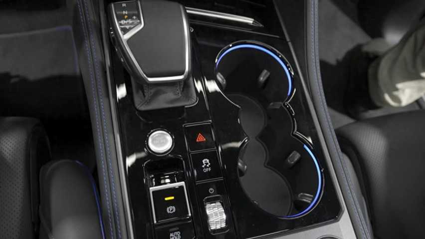 途锐也带R!新款大众途锐R实拍图发布,搭载3.0T六缸插混动力插图11 途锐也带R!新款大众途锐R实拍图发布,搭载3.0T六缸插混动力