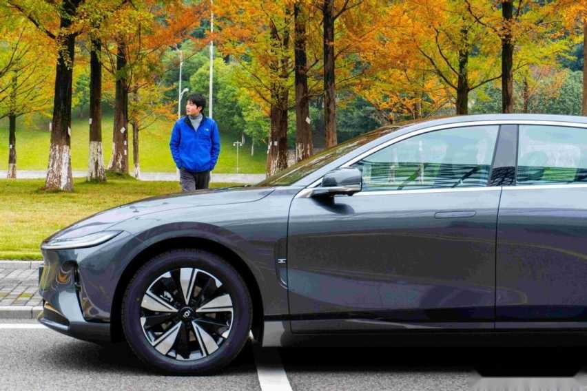 95后提车日记：“万车丛中”为何只选长安启源A07？