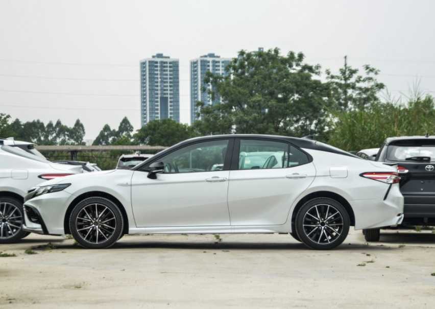 2023款凯美瑞双擎版，现优惠3.1万，多款车型如何挑选？