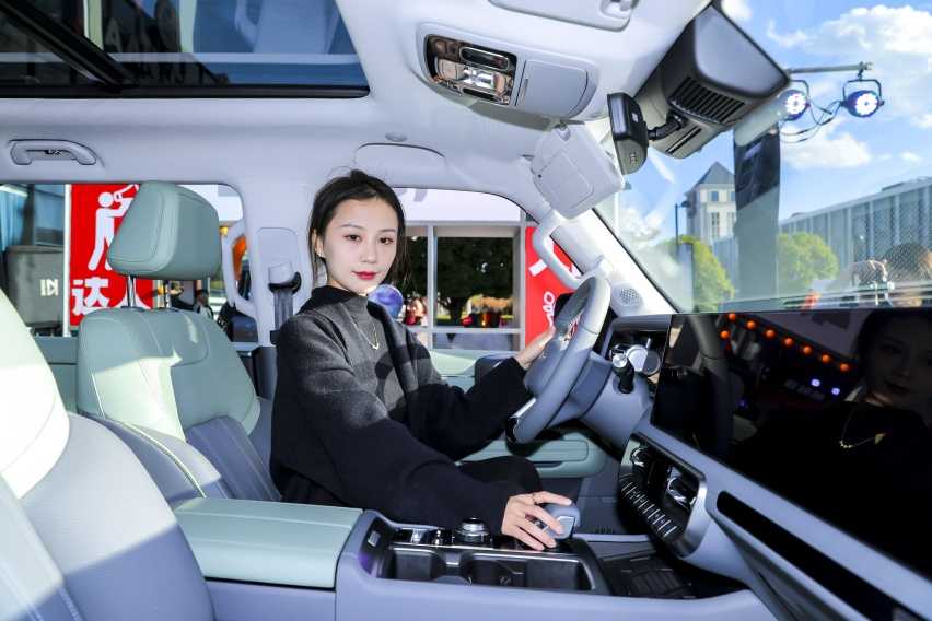 硬派潮玩显眼包 全新BJ40城市猎人版亮相昆明插图6 硬派潮玩显眼包 全新BJ40城市猎人版亮相昆明