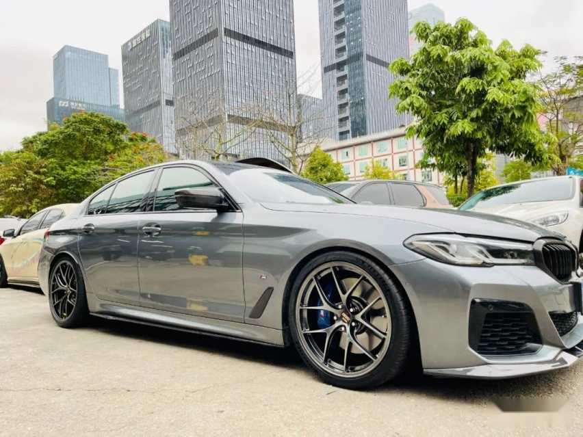 竞技走街范的宝马540i+宝马S1000 RR，这样的组合谁能不爱呢？