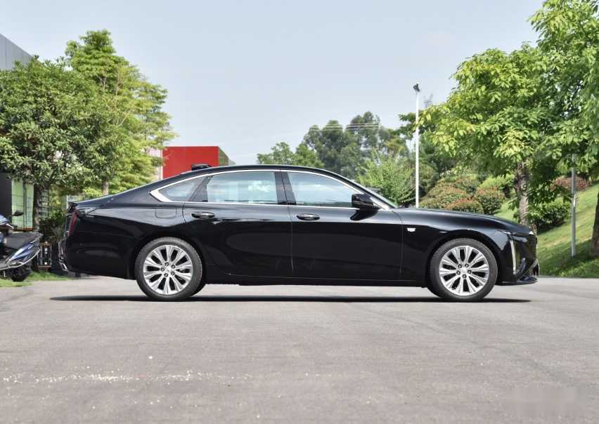 奔驰E300“代替者”终于到店！车长超5米2售价亲民配985智能座舱