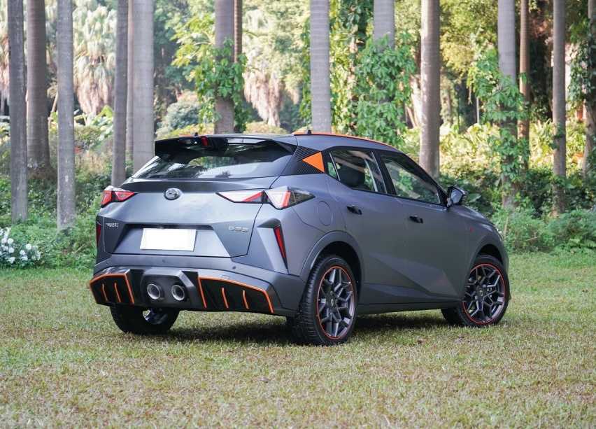 全新SUV版“飞度”上市!8.48万炫酷时尚,出厂就配尾翼+中置排气插图3 全新SUV版“飞度”上市!8.48万炫酷时尚,出厂就配尾翼+中置排气