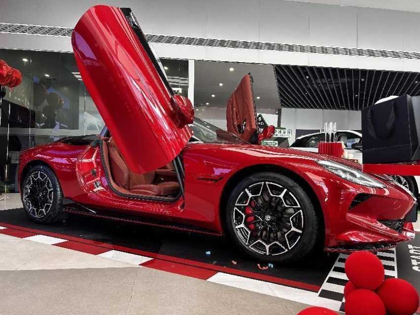 静态体验MG Cyberster，剪刀门+软顶敞篷很惊艳！