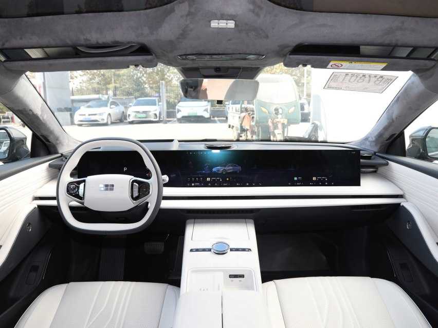 吉利银河E8来了，预售18.8万起，打脸大众？