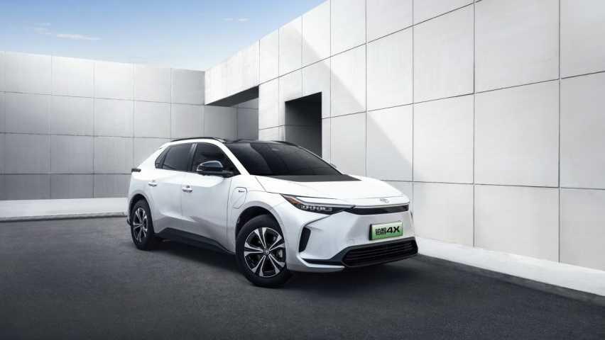 丰田到底有多牛！续航615km，3.8s加速，17.98万，太阳能充电