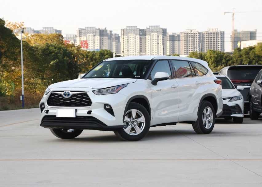 丰田亲民版“霸道”，大七座布局车长接近5米，搭载2.5L双擎+四驱