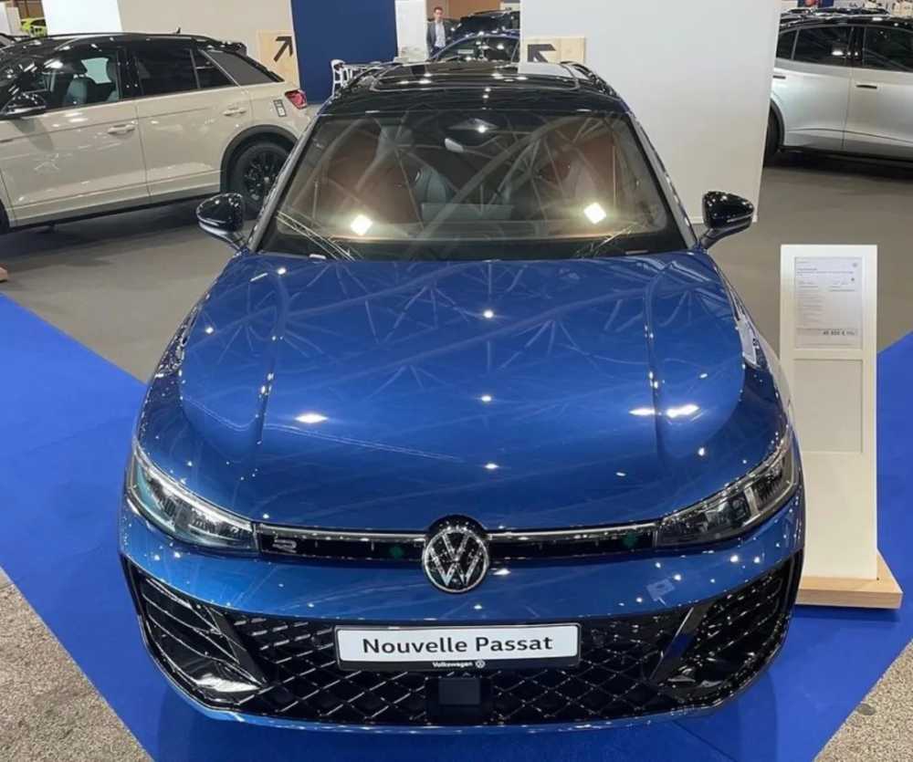 实拍全新大众帕萨特旅行版，外观大变，内饰升级