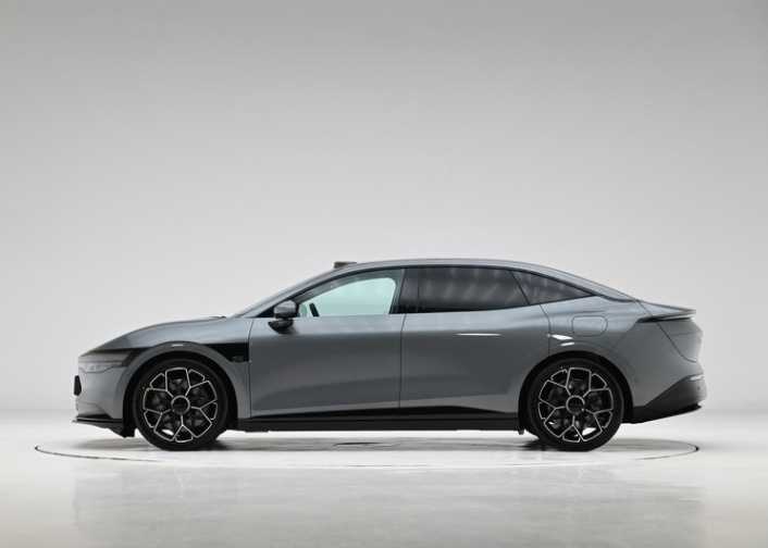 极氪007低价上市，续航870公里2.84秒破百，800V时代之王诞生插图7