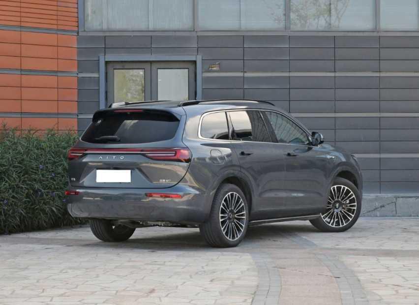 理想L7/L8压力大了，这车5米多长，配6座续航1300km