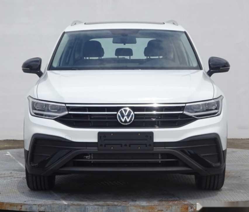 大众途观L新增入门版?全车换熏黑饰条,取消天窗+倒车影像插图 大众途观L新增入门版?全车换熏黑饰条,取消天窗+倒车影像