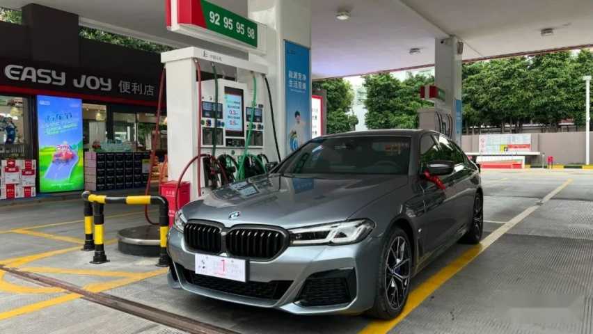 竞技走街范的宝马540i+宝马S1000 RR，这样的组合谁能不爱呢？