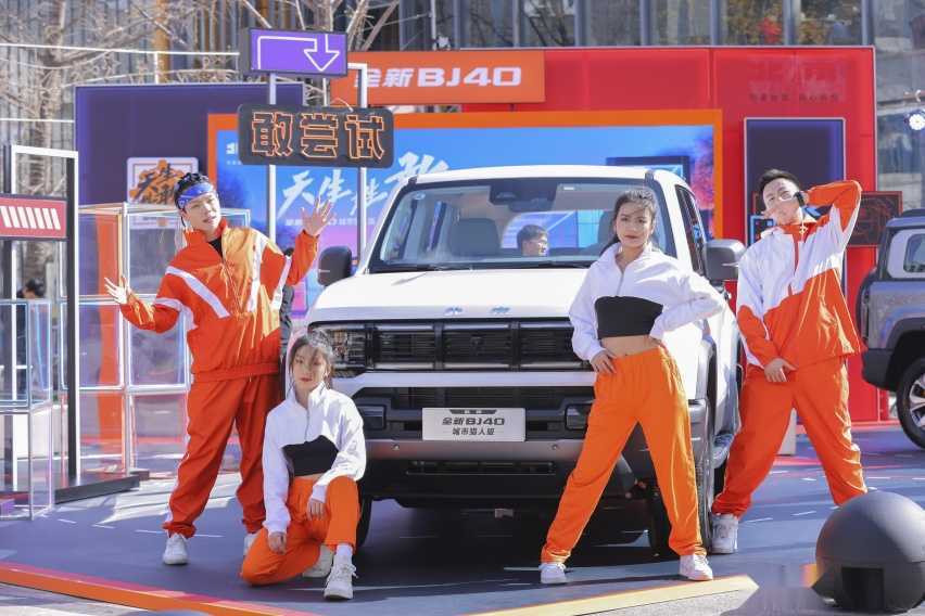 硬派潮玩显眼包 全新BJ40城市猎人版亮相昆明插图1 硬派潮玩显眼包 全新BJ40城市猎人版亮相昆明