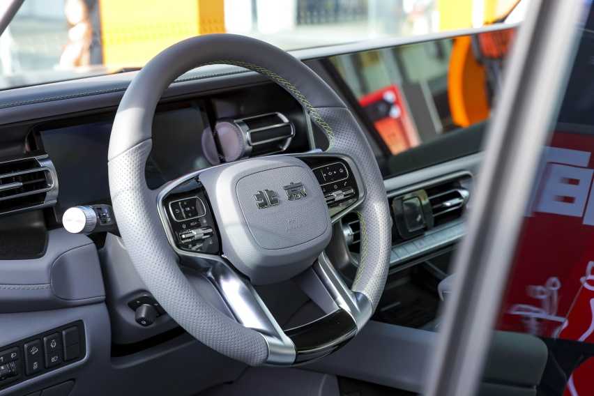 硬派潮玩显眼包 全新BJ40城市猎人版亮相昆明插图5 硬派潮玩显眼包 全新BJ40城市猎人版亮相昆明