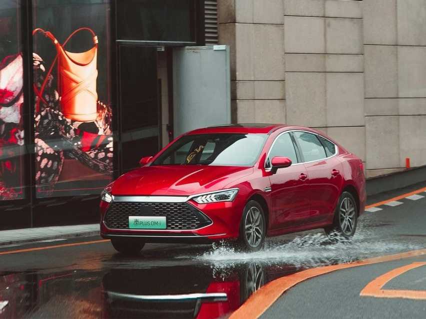 今年被卖爆的三款轿车，性价比高，保值率也出众，建议人手一辆