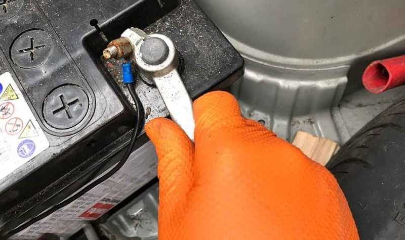 换电瓶时，掌握哪些“窍门”，才能买到和原车一样耐用的电瓶？