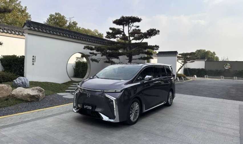 合创V09试驾:颜值“惹”路人追问,第二排“引”媒体酣然入睡插图1 合创V09试驾:颜值“惹”路人追问,第二排“引”媒体酣然入睡