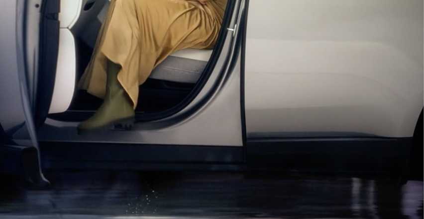 全新尝试/或2024年发布 路虎揽胜纯电动版预告图插图2