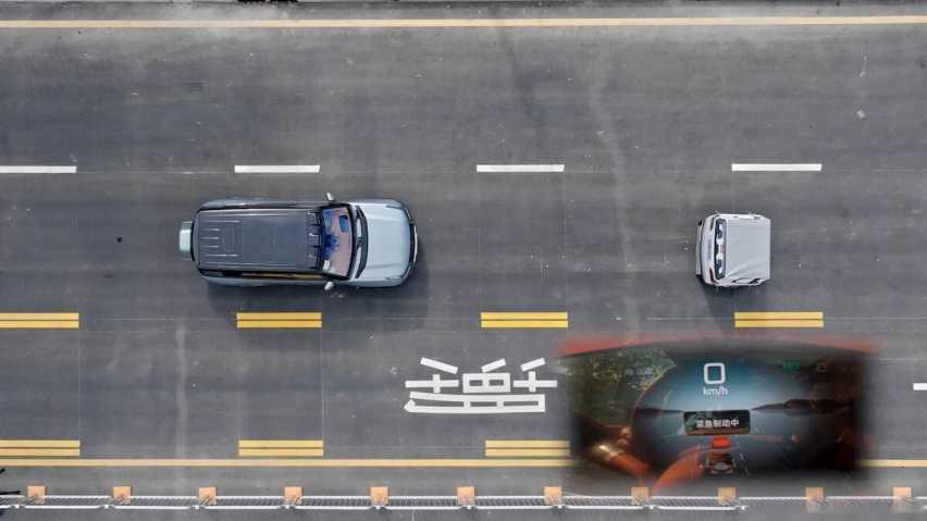 比亚迪又秀了一把！实测主动刹车，时速130km/h说刹停就刹停