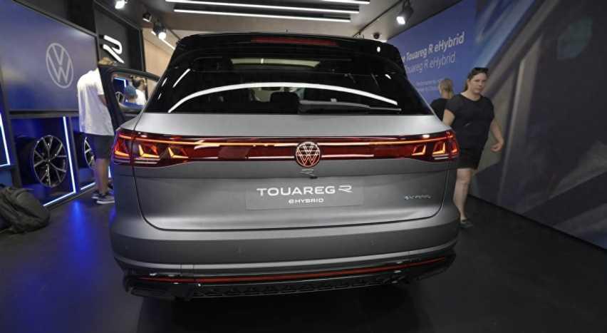 途锐也带R!新款大众途锐R实拍图发布,搭载3.0T六缸插混动力插图6 途锐也带R!新款大众途锐R实拍图发布,搭载3.0T六缸插混动力